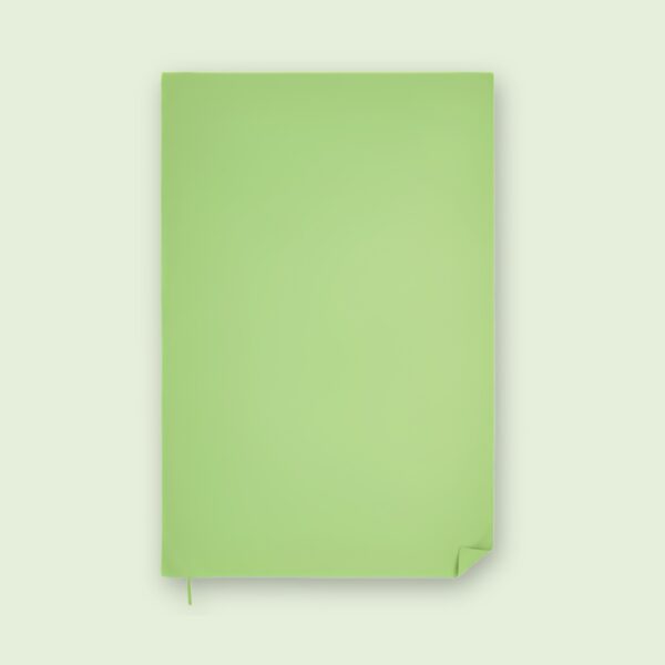 EASYdry® COLOR Sporthandtuch in Limette, zusammengelegt mit Elastikschlaufe – durchgefärbtes Mikrofasertuch zum Bedrucken.